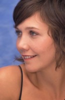 Maggie Gyllenhaal Longsleeve T-shirt #1346759
