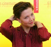 Maggie Gyllenhaal Longsleeve T-shirt #1346776
