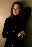 Maggie Gyllenhaal Longsleeve T-shirt #1454947