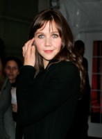 Maggie Gyllenhaal Longsleeve T-shirt #1505639