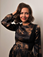 Maggie Gyllenhaal Longsleeve T-shirt #2334541