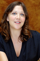 Maggie Gyllenhaal Longsleeve T-shirt #2402336