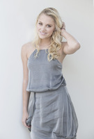 Maika Monroe Sweatshirt #2406187