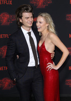 Maika Monroe Sweatshirt #2824183