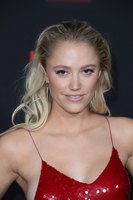 Maika Monroe Sweatshirt #2824236