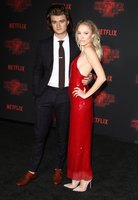 Maika Monroe Sweatshirt #2824358