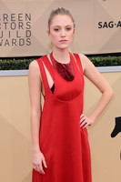 Maika Monroe Sweatshirt #2962969