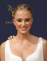 Maika Monroe mug #G2356190