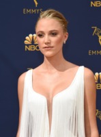 Maika Monroe mug #G2356212