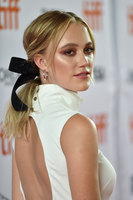 Maika Monroe Sweatshirt #3758262