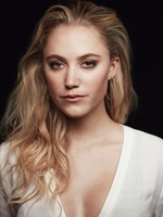 Maika Monroe Sweatshirt #3873283