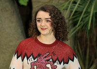 Maisie Williams longsleeve t-shirt #2999910
