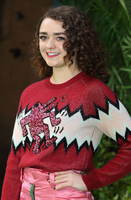 Maisie Williams longsleeve t-shirt #2999912