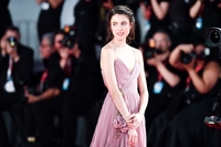 Margaret Qualley mug #G2478150
