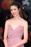 Margaret Qualley mug #G2478194