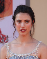 Margaret Qualley Longsleeve T-shirt #3881589