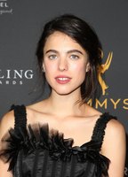 Margaret Qualley Longsleeve T-shirt #3881597