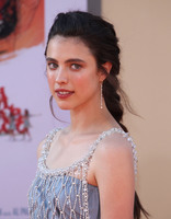 Margaret Qualley Sweatshirt #3881607