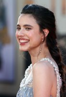 Margaret Qualley Sweatshirt #3881672