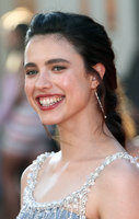 Margaret Qualley mug #G2498946