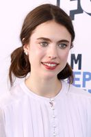 Margaret Qualley mug #G2546898