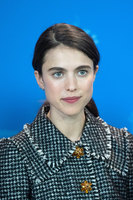 Margaret Qualley Longsleeve T-shirt #3950387