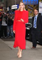 Margot Robbie Sweatshirt #2817199