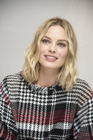 Margot Robbie Longsleeve T-shirt #2886335