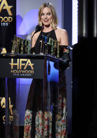 Margot Robbie t-shirt #2886352