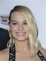 Margot Robbie Longsleeve T-shirt #3039765