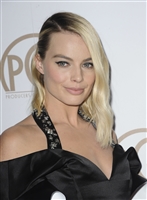 Margot Robbie Longsleeve T-shirt #3039766