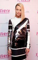 Margot Robbie Sweatshirt #3081570