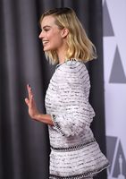 Margot Robbie Longsleeve T-shirt #3110398