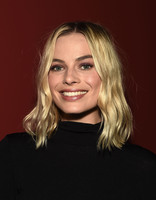 Margot Robbie Longsleeve T-shirt #3110532