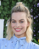 Margot Robbie Longsleeve T-shirt #3110618