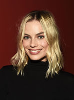 Margot Robbie Longsleeve T-shirt #3110660