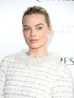 Margot Robbie Longsleeve T-shirt #3131989
