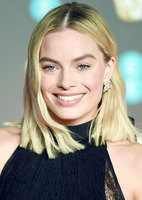 Margot Robbie Longsleeve T-shirt #3132040
