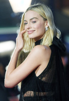 Margot Robbie tote bag #G1398374