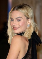 Margot Robbie Longsleeve T-shirt #3156385