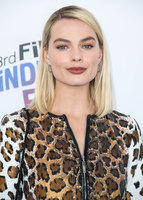 Margot Robbie Longsleeve T-shirt #3165577
