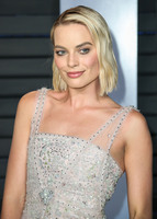 Margot Robbie Longsleeve T-shirt #3171109