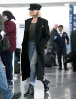 Margot Robbie Sweatshirt #3172974