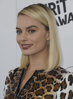 Margot Robbie Longsleeve T-shirt #3185336