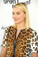 Margot Robbie Longsleeve T-shirt #3185391