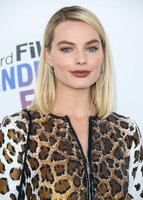 Margot Robbie Longsleeve T-shirt #3185444
