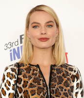 Margot Robbie Longsleeve T-shirt #3185472