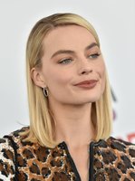 Margot Robbie Longsleeve T-shirt #3185487