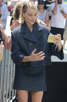 Margot Robbie Longsleeve T-shirt #3185559