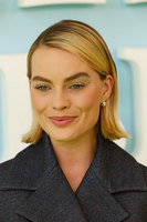 Margot Robbie Longsleeve T-shirt #3185564